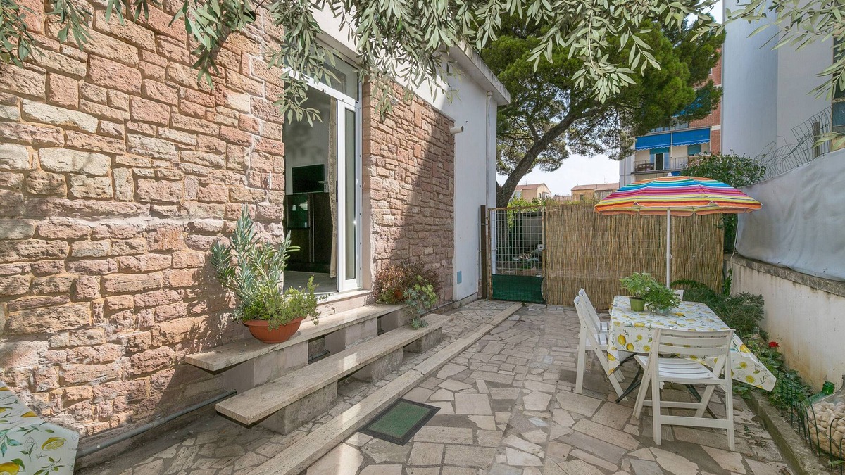Piombino Apartment | Apartment "Con Giardino a due Passi dal Mare" with Private Garden & Wi-Fi
