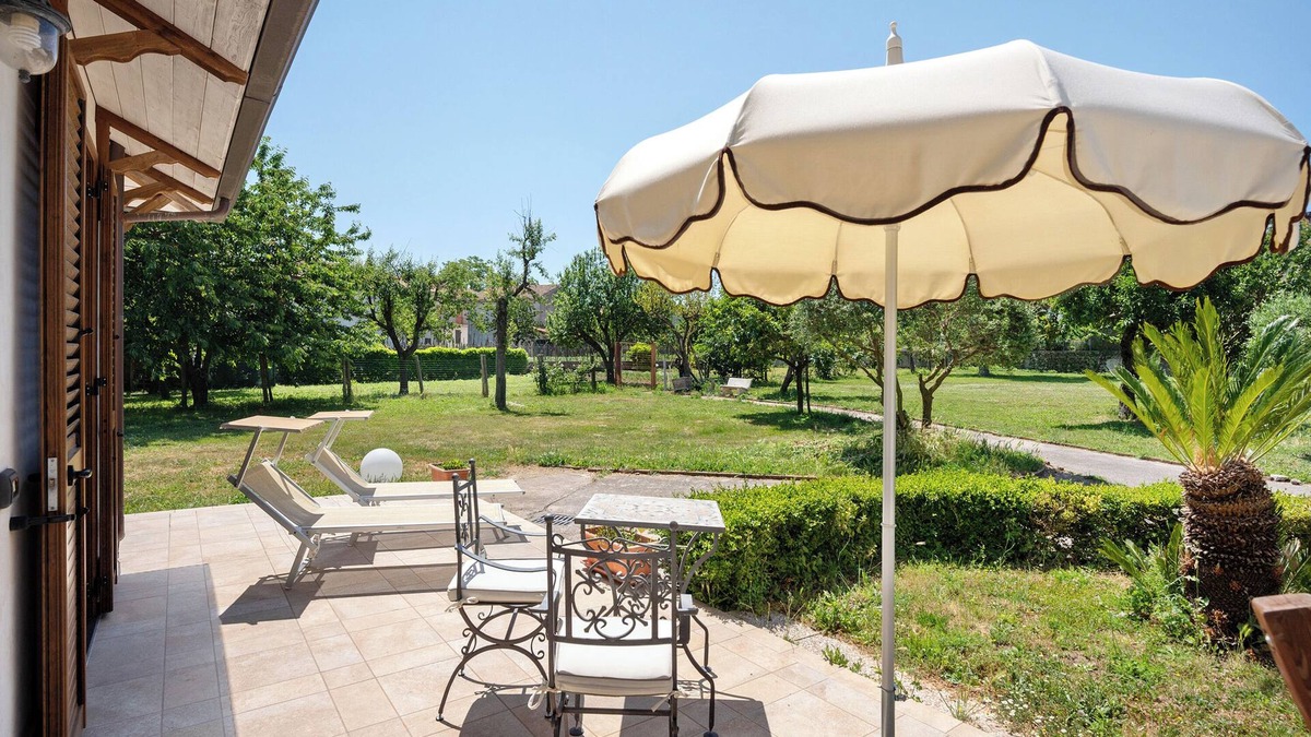 Bomerano Apartment | Apartment 'Confortevole Chalet Degli Dei' with Mountain View, Private Terrace and Wi-Fi