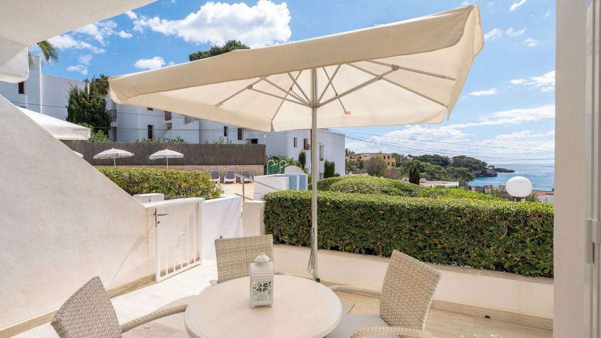 Cala Ferrera Apartment | Apartment 'Coral' with Sea View, Wi-Fi and Air Conditioning