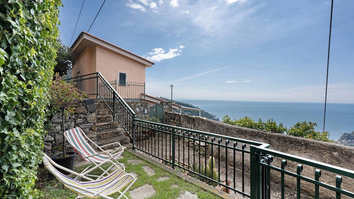 Bonassola Apartment | Apartment 'Costella' with Sea View and Private Garden