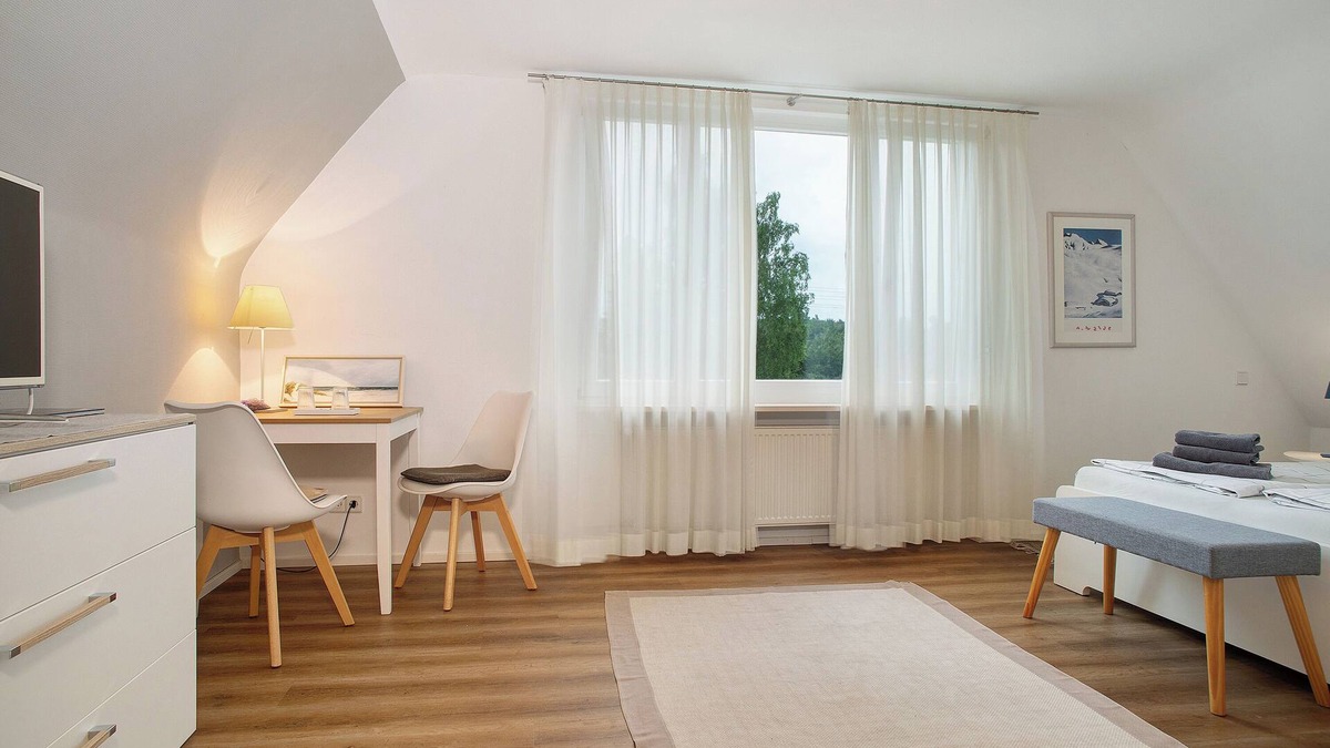 Unteruhldingen Apartment | Apartment 'Doppelzimmer' with Shared Garden and Wi-Fi
