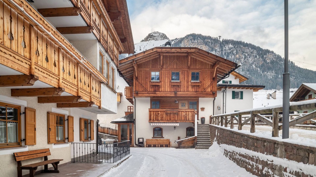Campitello di Fassa Apartment | Apartment 'Dolomitc Tobià' with Wi-Fi