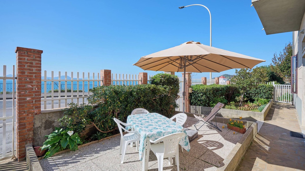 Piombino Apartment | Apartment 'Da Nonna Tina Vistamare' with Sea View and Private Garden