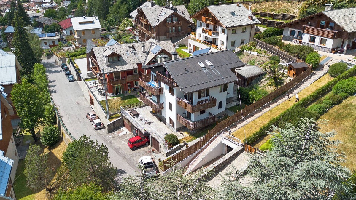 Bormio Apartment | Apartment "Da Sergio" with Mountain View, Garden & Wi-Fi