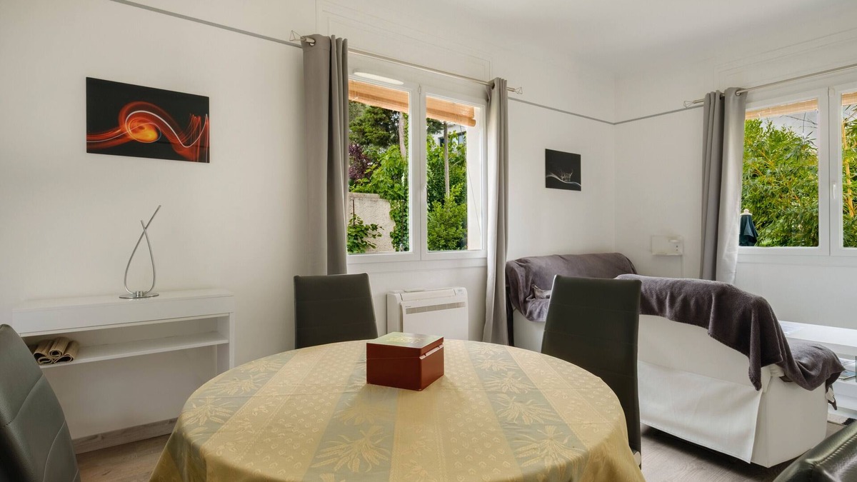 Villeneuve-Loubet Apartment | Apartment 'Dans Villa' with Private Pool, Wi-Fi and Air Conditioning