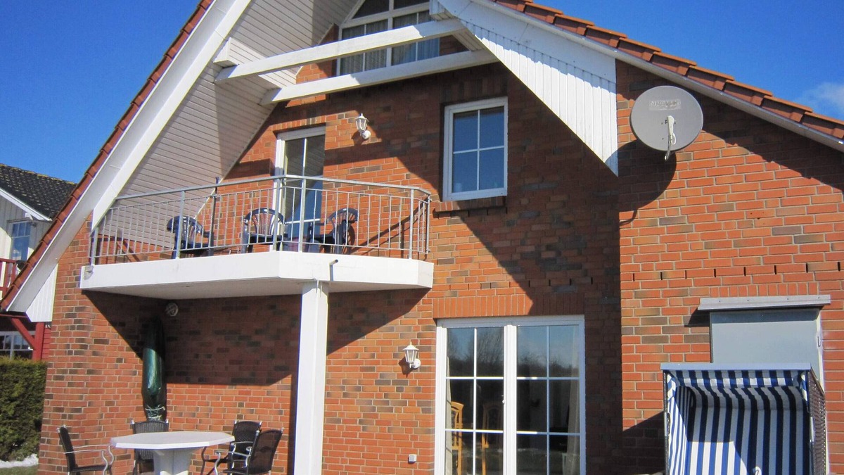 Kronsgaard Apartment | Apartment 'dat Rode Huus' - Ferienwohnung' with Private Terrace, Private Garden and Wi-Fi