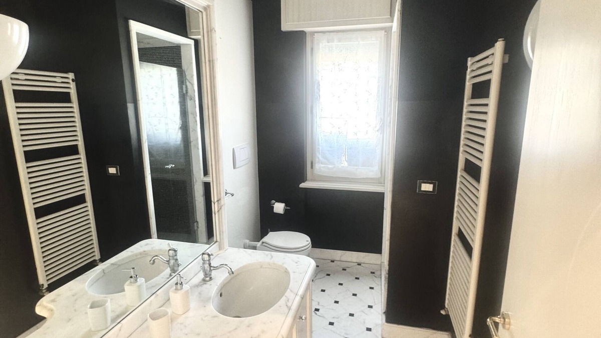 Prato Apartment | Apartment-Designer-Ensuite with Shower