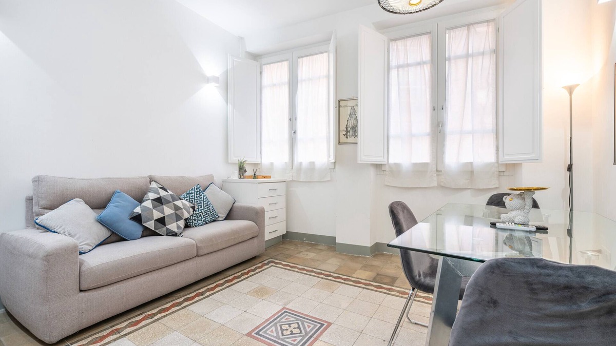 Cagliari Apartment | Apartment 'Dettori 18' with Wi-Fi and Air Conditioning