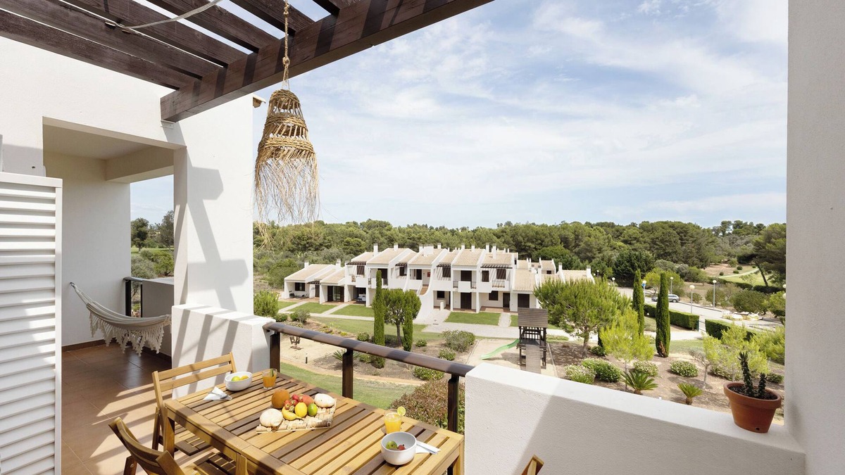 Alvor Apartment | Apartment 'Devvine Beach and Golf' with Sea View, Wi-Fi and Air Conditioning