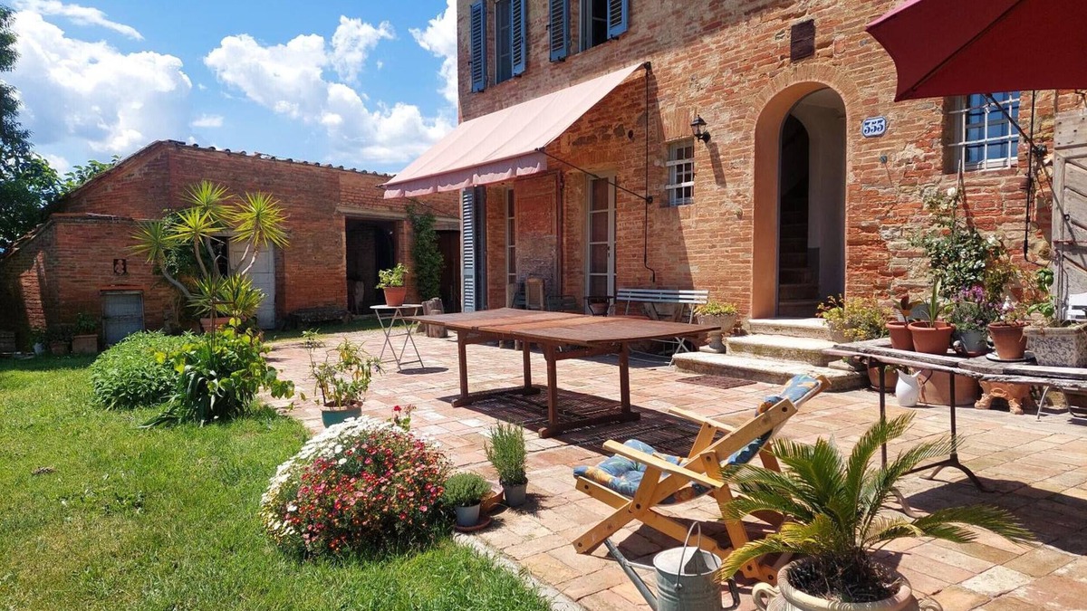 Santarello Apartment | Apartment 'Di Sotto' with Shared Pool, Shared Terrace and Wi-Fi
