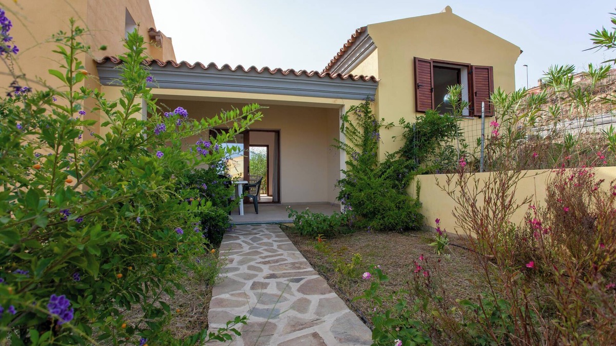 Luddui Apartment | Apartment "Diana 4" Close to Several Beaches with Sea View, Garden & Terrace