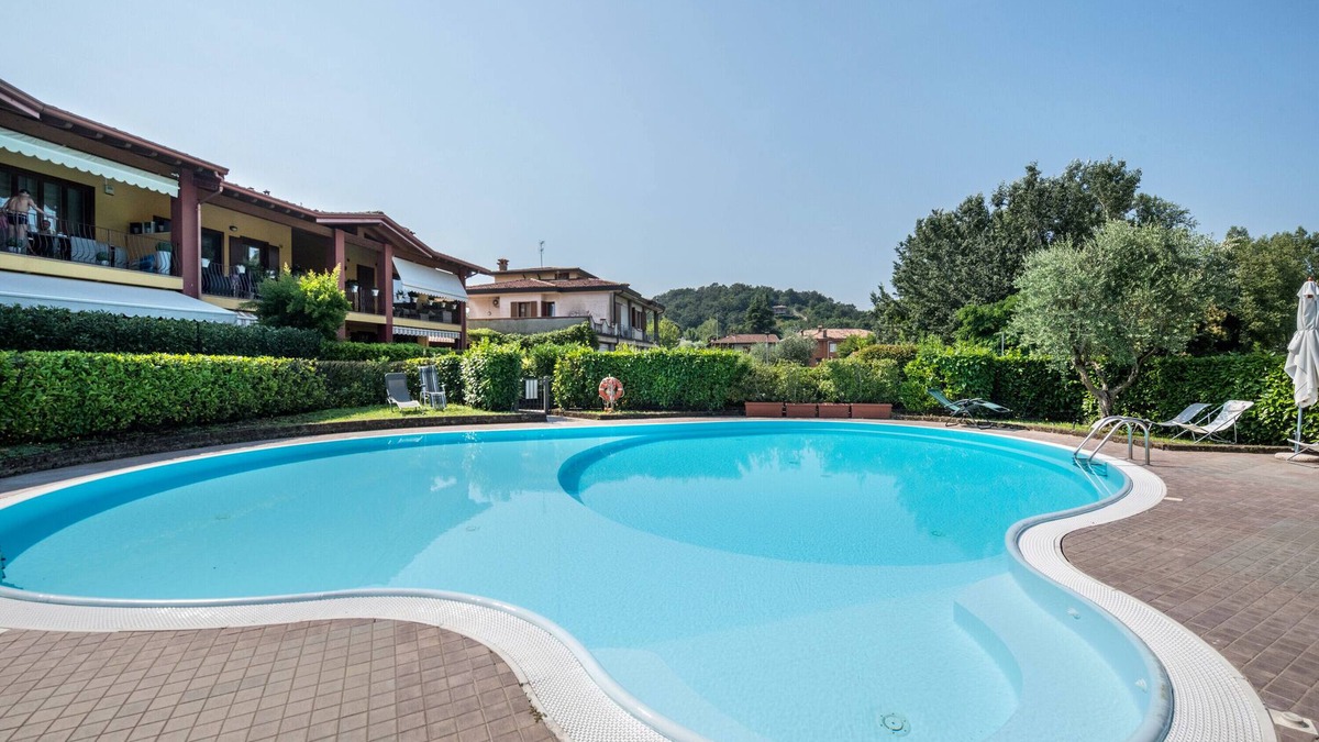 Soiano del Lago Apartment | Apartment 'Dimora Del Lago - Oasi Con Piscina' with Shared Pool