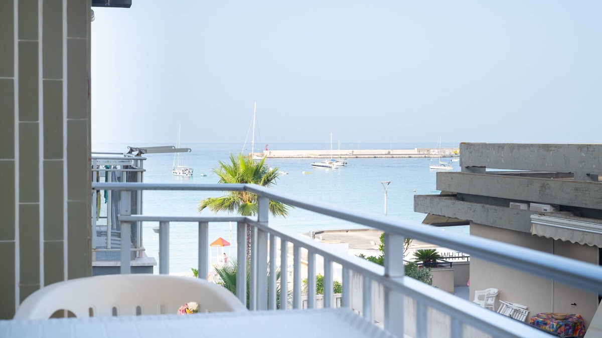 Otranto Apartment | Apartment 'Dimora Lungomare Terra D'otranto' with Sea View, Wi-Fi and Air Conditioning
