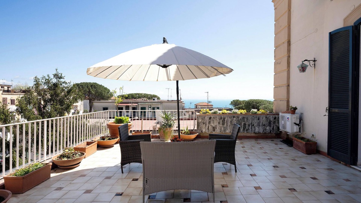 Vietri sul Mare Apartment | Apartment 'Divina Vietri' with Sea View, Wi-Fi and Air Conditioning