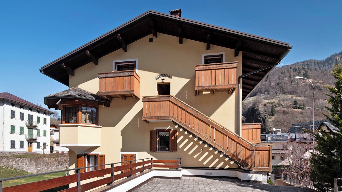 Alleghe Apartment | Apartment 'Dolomiti' with Mountain View, Balcony and Wi-Fi
