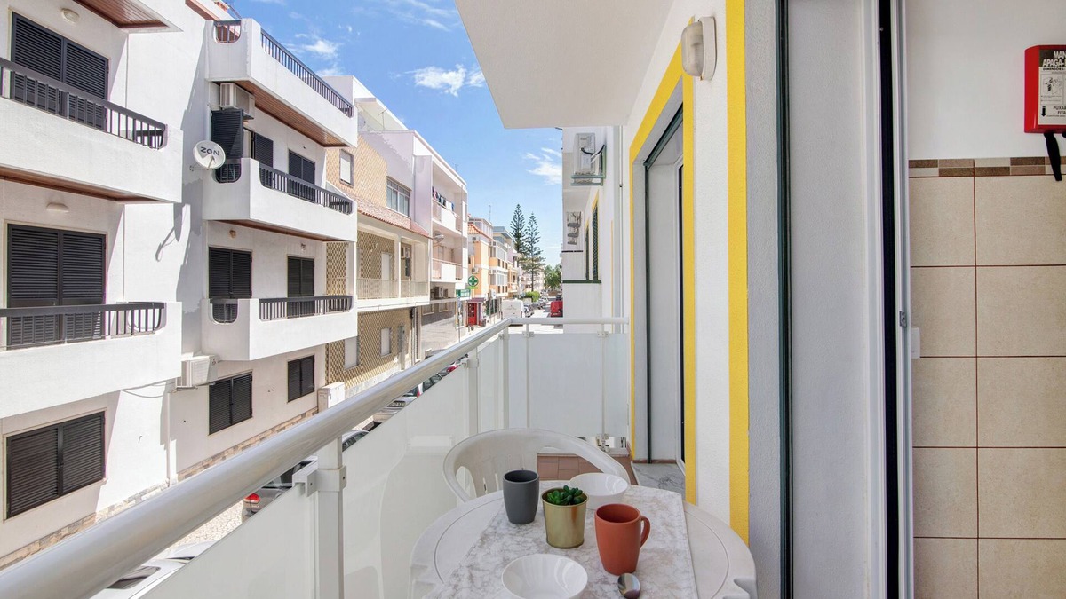 Vila Real Santo Antonio Apartment | Apartment 'Dourado 1' with Balcony, Wi-Fi and Air Conditioning