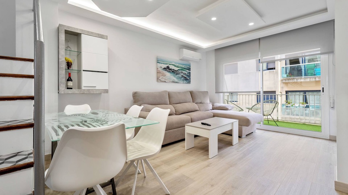 Calafell Apartment | Apartment 'Duplex Center' with Balcony, Wi-Fi and Air Conditioning