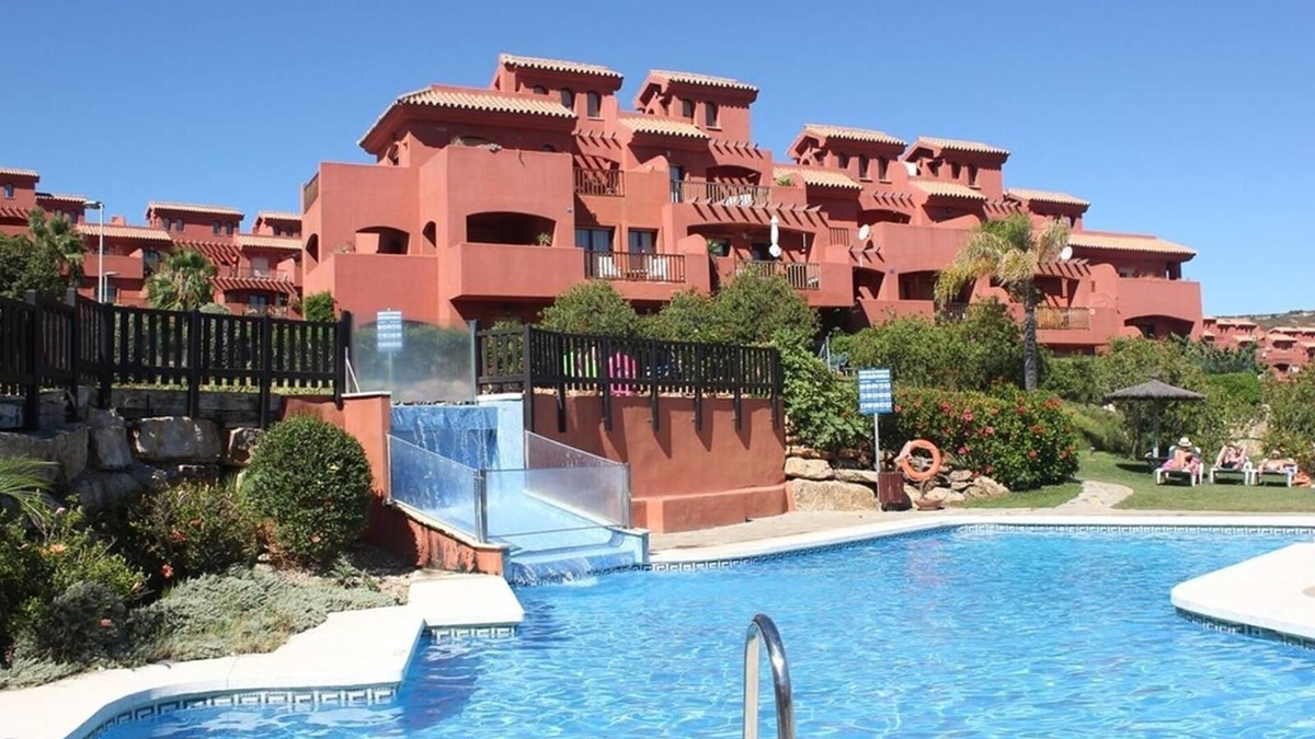 Buenas Noches Apartment | Apartment 'Duplex Estepona' with Mountain View, Wi-Fi and Air Conditioning