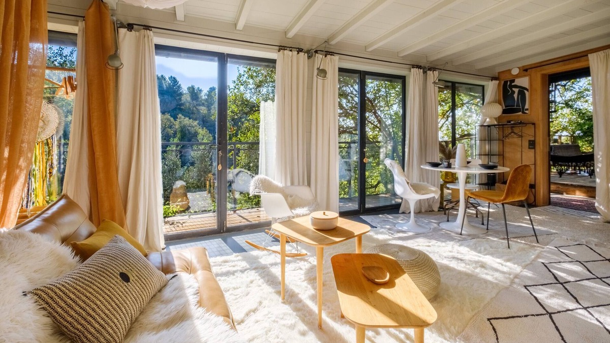 Saint-Jeannet Apartment | Apartment 'Ecoloft Avec Piscine' with Mountain View, Private Pool and Wi-Fi