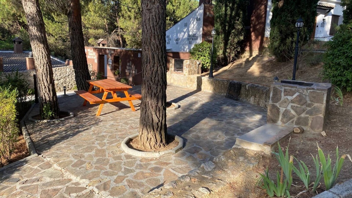 Huetor Santillan Apartment | Apartment 'El Cedro' with Mountain View, Shared Pool and Wi-Fi