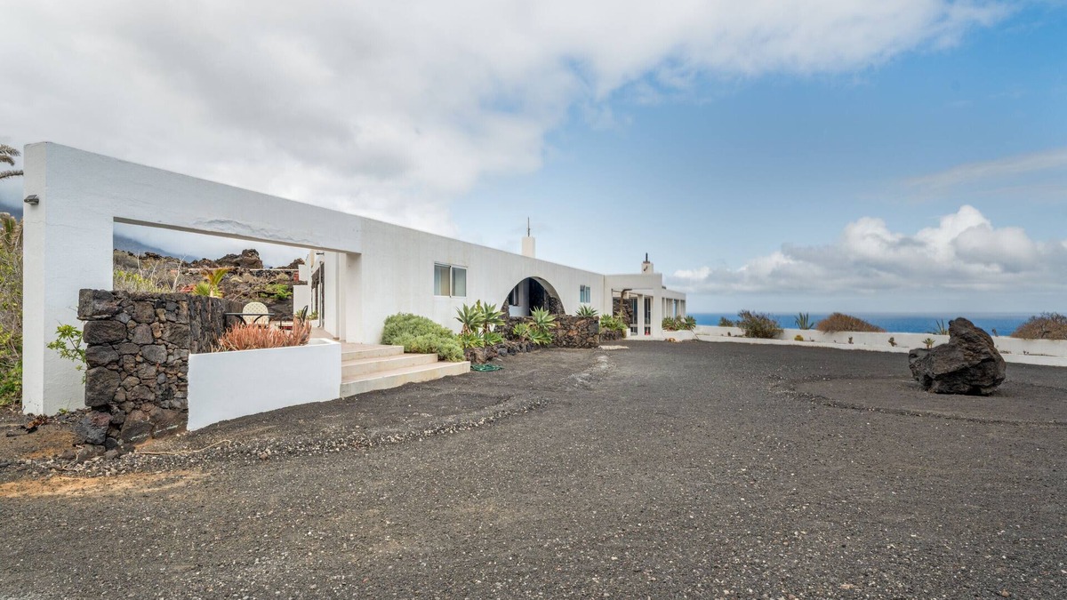 Frontera Apartment | Apartment 'El Submarino A' with Sea View, Private Terrace and Shared Garden