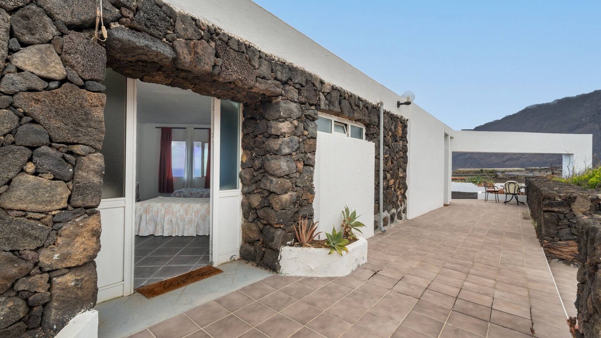 Frontera Apartment | Apartment 'El Submarino B' with Sea View, Private Terrace and Wi-Fi