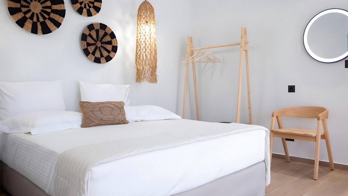 Lefkada Town Apartment | Apartment 'Elfam City Suite A' with Shared Terrace, Wi-Fi and Air Conditioning