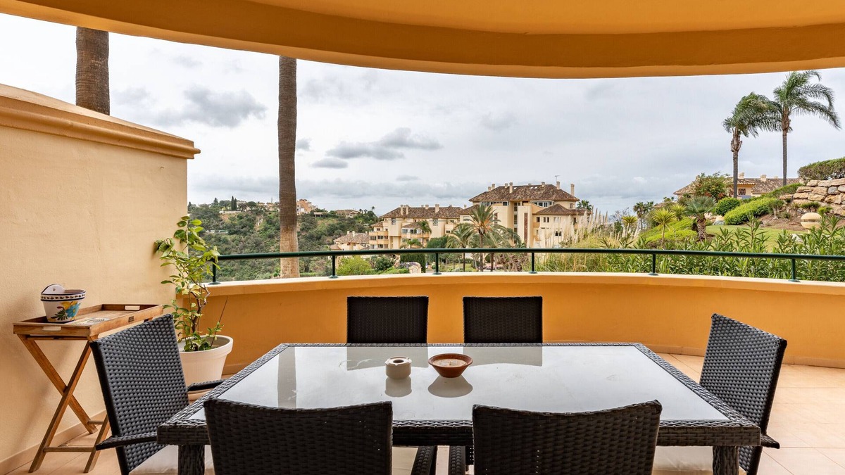 Elviria Apartment | Apartment 'Elveria Hills' with Sea View, Wi-Fi and Air Conditioning