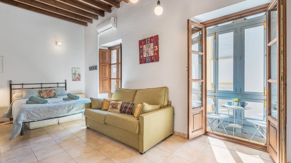 Albaicin Apartment | Apartment 'Elvira Apartamento Centro Albaicín' with Balcony, Wi-Fi and Air Conditioning