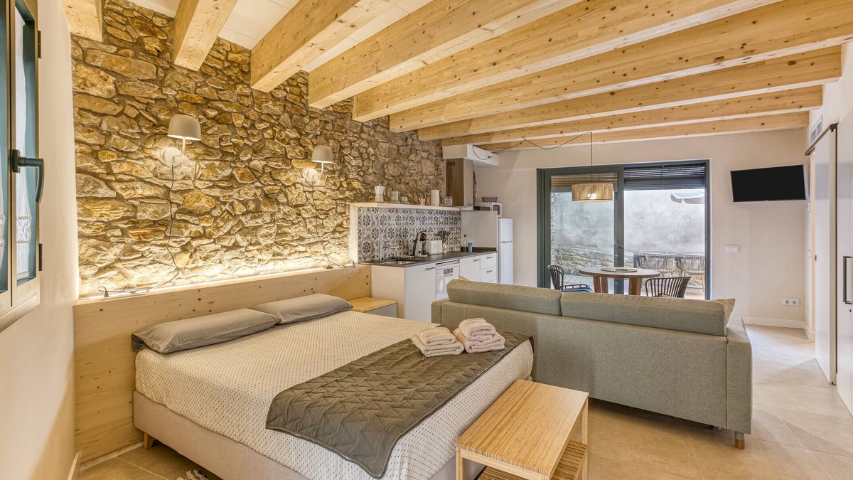 Peratallada Apartment | Apartment 'Empordà Peratallada' with Wi-Fi and Air Conditioning