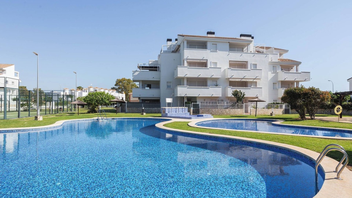 Les Deveses Apartment | Apartment 'Entre Olas 2' with Shared Pool, Private Terrace and Air Conditioning