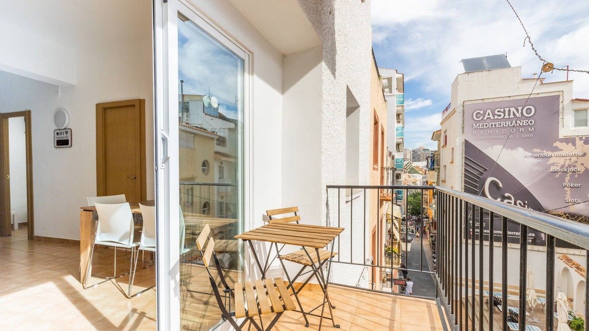 Benidorm Centro Apartment | Apartment "Entreplayas Benidorm" with Balcony & Wi-Fi