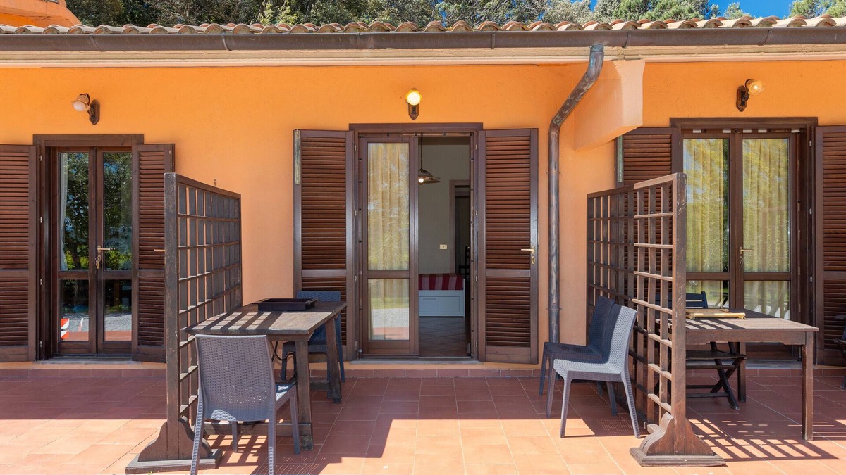 Livorno Apartment | Apartment 'Erba Di Campo - Viola' with Shared Pool, Private Terrace and Wi-Fi