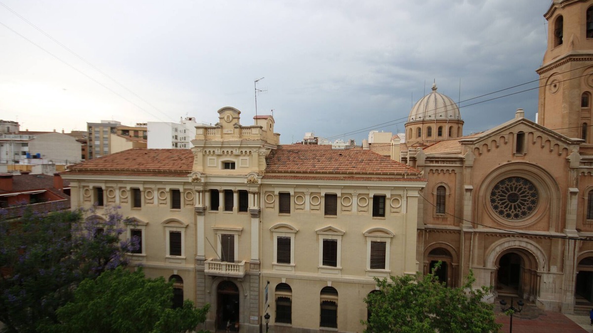Castello de la Plana Apartment | Apartment 'Amage Suite' with Shared Terrace, Wi-Fi and Air Conditioning