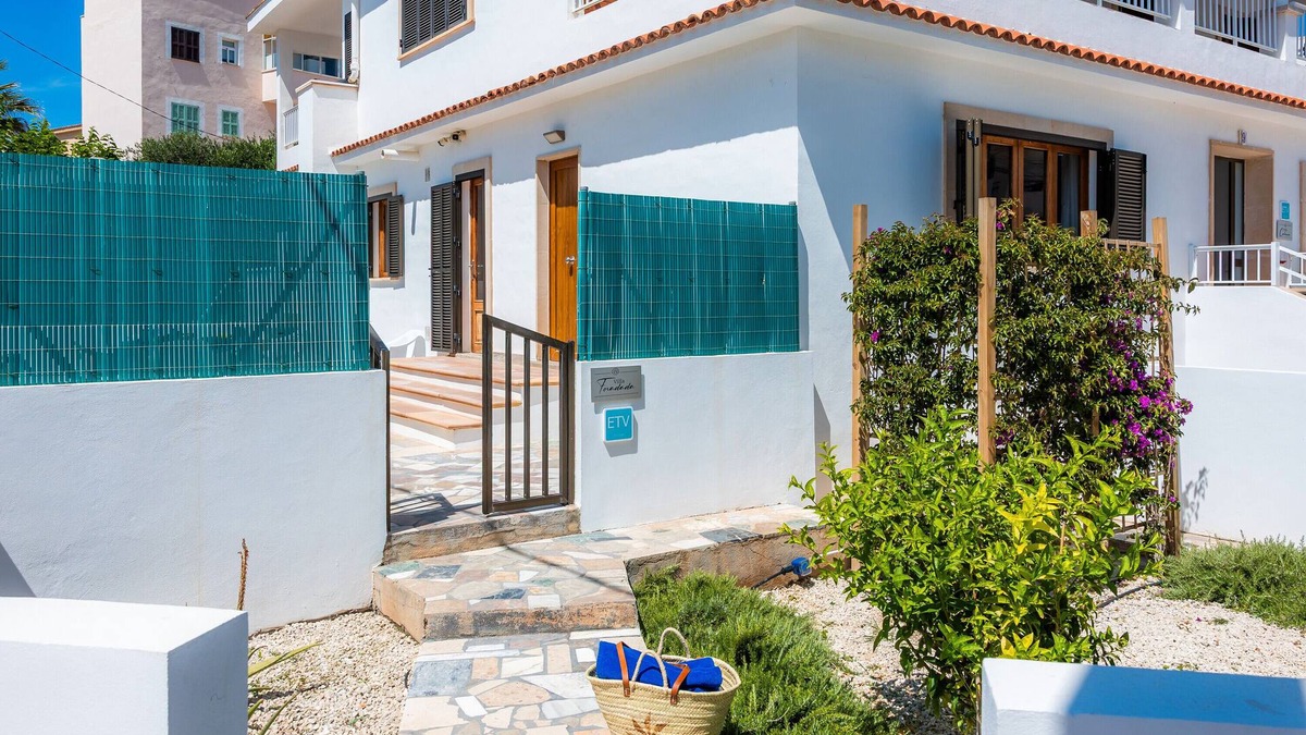 Colonia Sant Jordi Apartment | Apartment 'Apartamento Foradada' with Wi-Fi and Air Conditioning