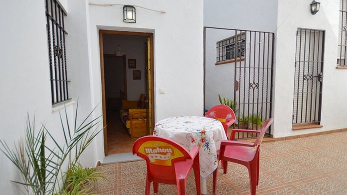 Conil de la Frontera City Center Apartment | Apartment in the town centre with patio