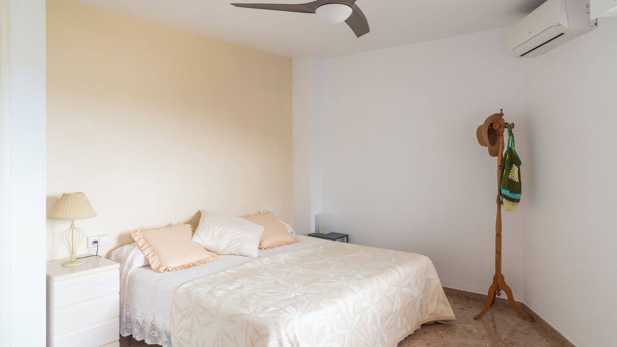 Els Arenals del Sol Apartment | Apartment on the beachfront with parking, pool and gym