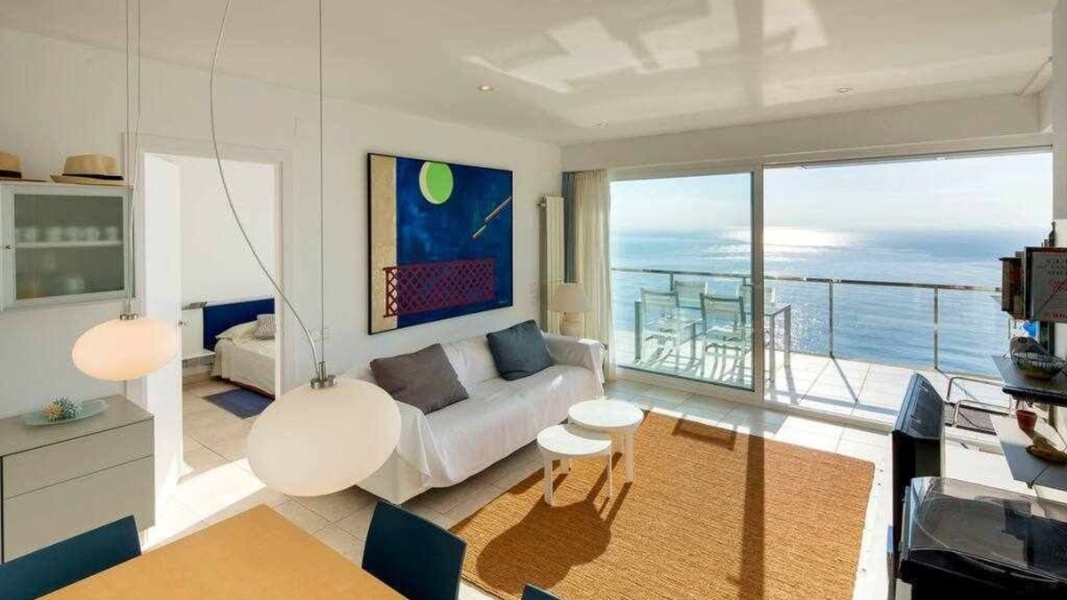 Sant Feliu de Guixols Apartment | Apartment with pool on the seafront
