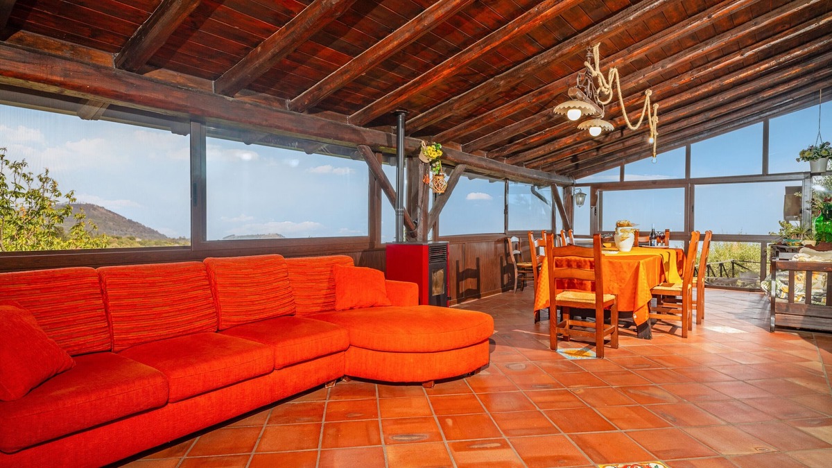 Belpasso Apartment | Apartment 'Etna Family' with Sea View, Wi-Fi and Air Conditioning