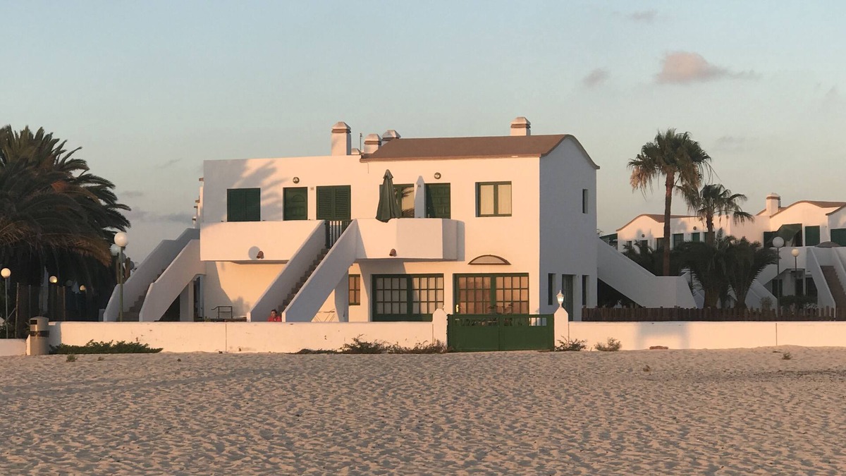 Los Lagos Apartment | Apartment facing the sea / Front Beach apartment. wifi