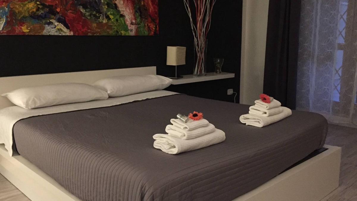 Saragozza-Porto Apartment | Apartment facing the station. Bologna Center.