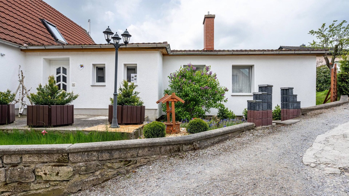 Rabenau Apartment | Apartment 'Ferienwohnung Zum Specht' with Mountain View, Private Terrace and Wi-Fi