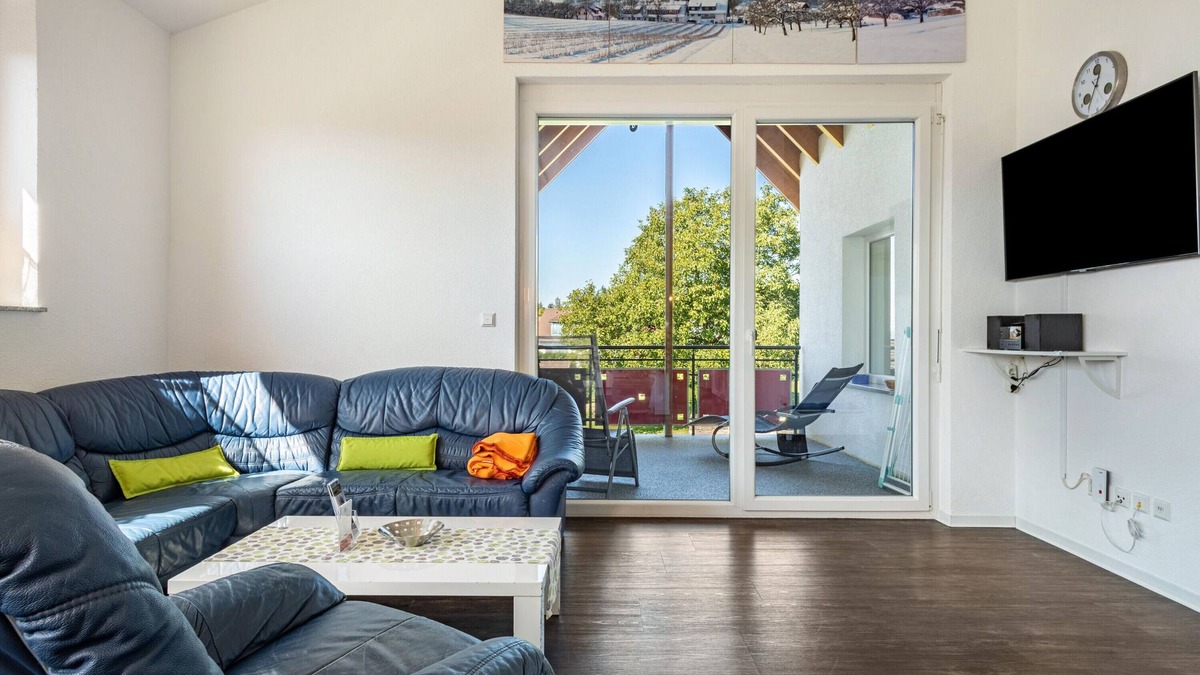Deggenhausertal Apartment | Apartment 'Ferienwohnung 1, 95qm' with Shared Garden, Balcony and Wi-Fi
