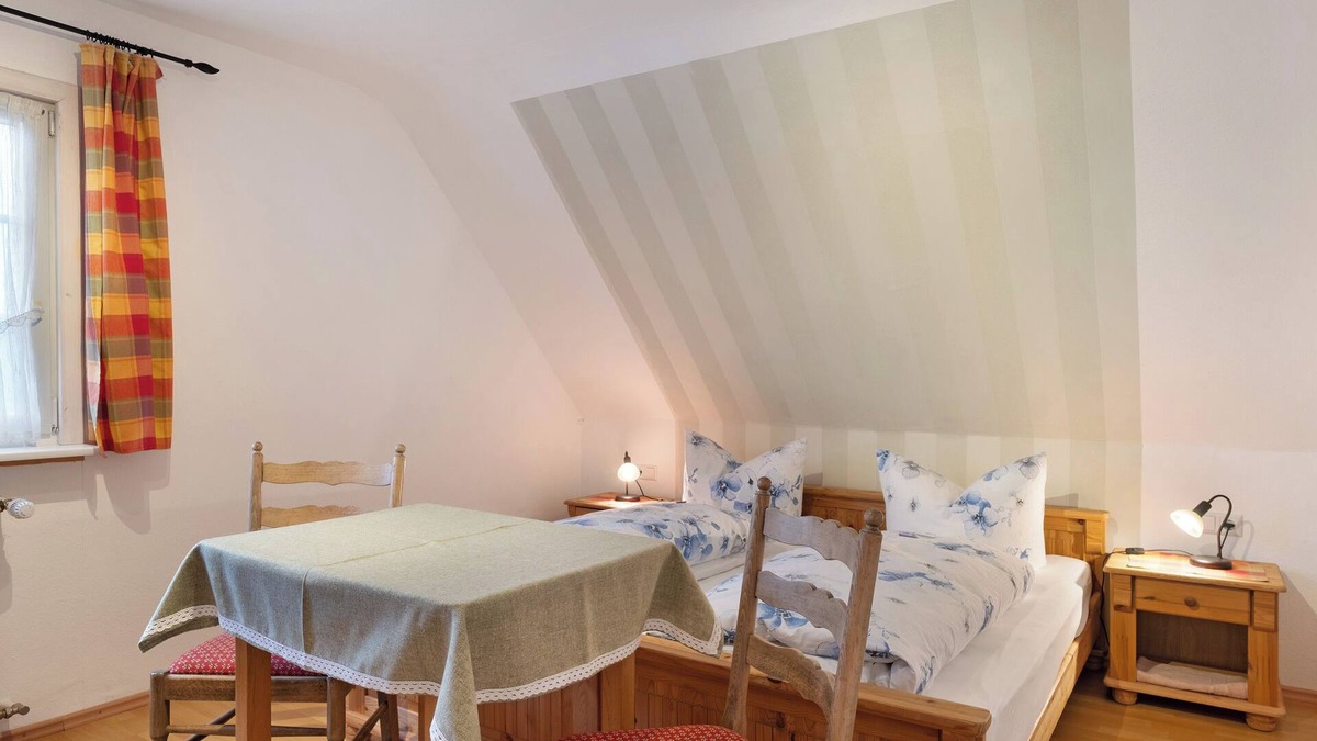 Saig Apartment | Apartment 'Ferienwohnung' with Shared Terrace and Wi-Fi