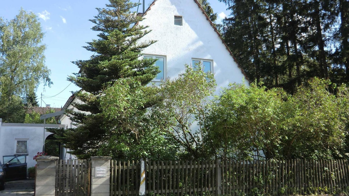 Munchen District Apartment | Apartment 'Ferienwohnung Fischer' with Private Terrace, Shared Garden and Wi-Fi