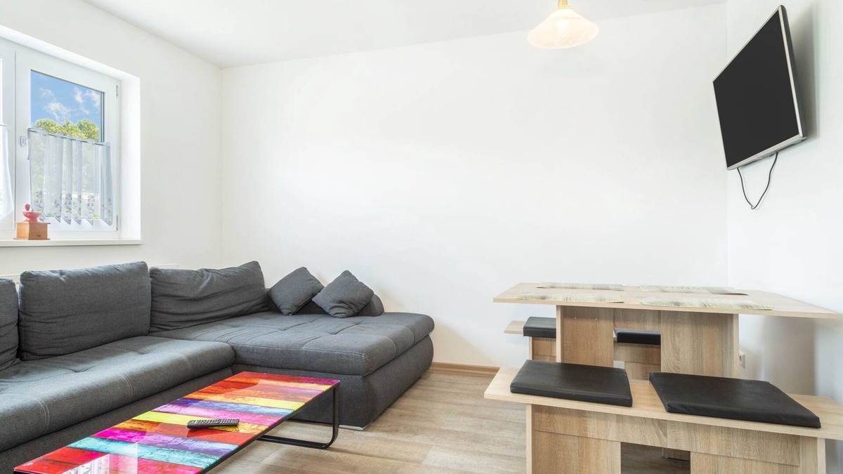 Reutin Apartment | Apartment “Ferienwohnung Eyrich EG” near Lake Constance with Wi-Fi, Terrace & Garden