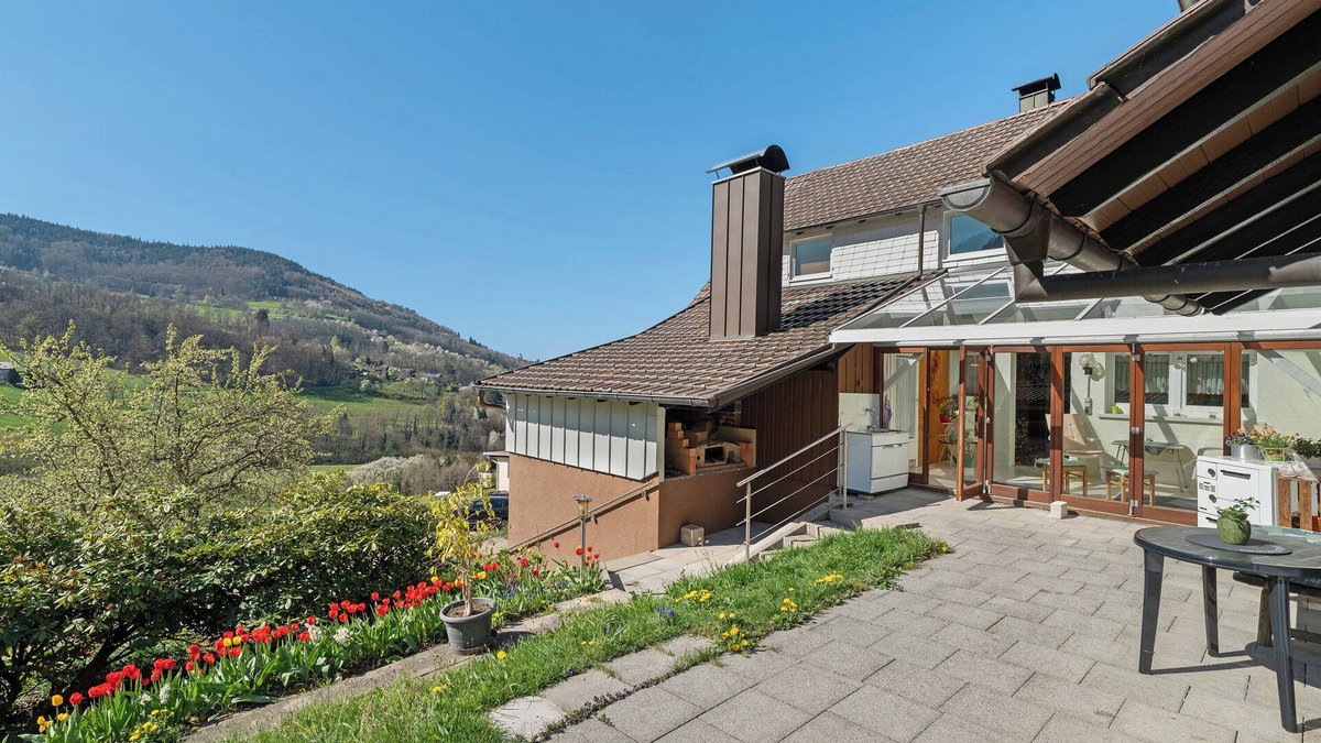 Lauf Apartment | Apartment 'Ferienwohnung Gabriele' with Mountain View, Private Terrace and Wi-Fi