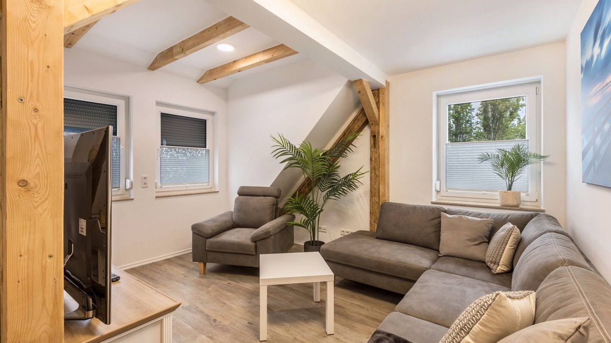 Braunsbedra Apartment | Apartment 'FeWo Landblick Geiseltal' with Shared Garden, Wi-Fi and Air Conditioning