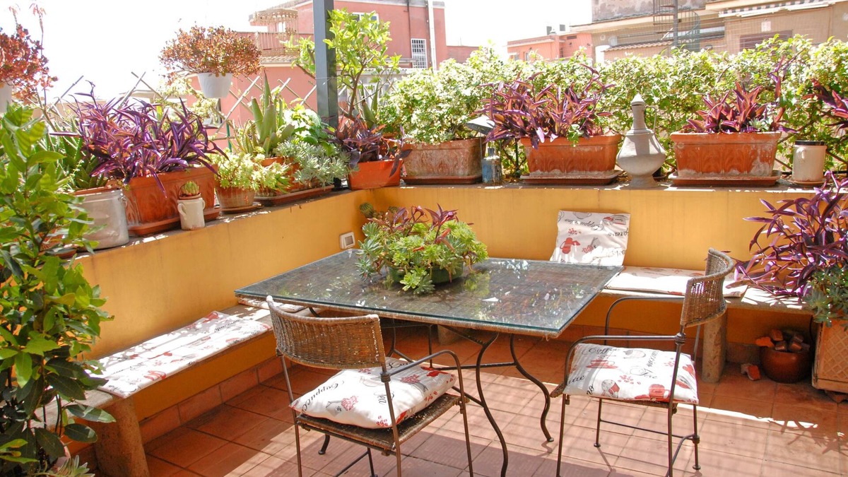 Gianicolo Apartment | Apartment Fiore is big, romantic, green terrace close Trastevere and Vatican