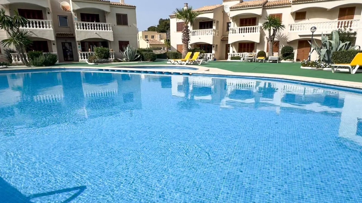 Cala Agulla Apartment | Apartment Flora with approx. 60 sqm, pool, 2 bedrooms, 4 pers. Beach approx. 500 m Watch video? Enter "Flora Cala Ratjada" on YouTube